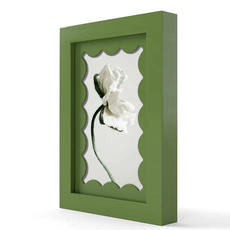 Photo frame, scalloped