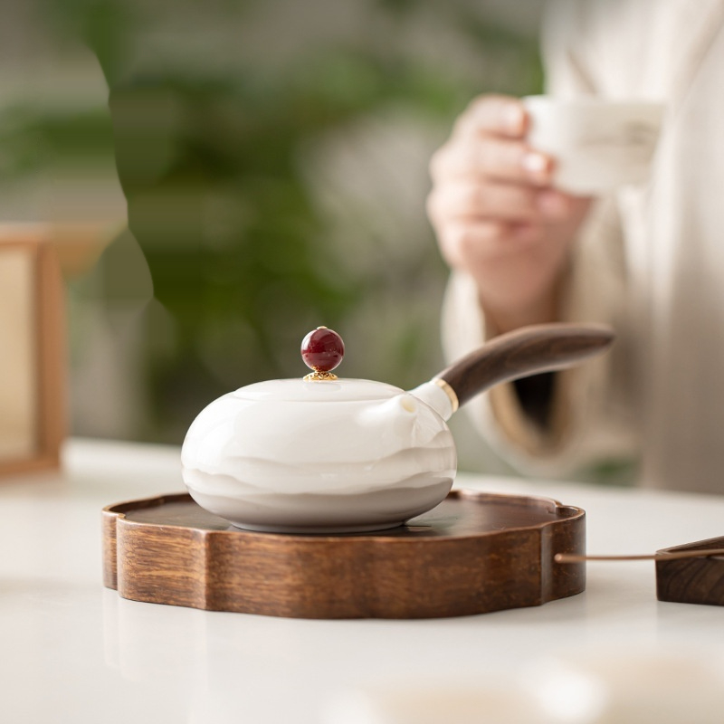 Side-handle teapot